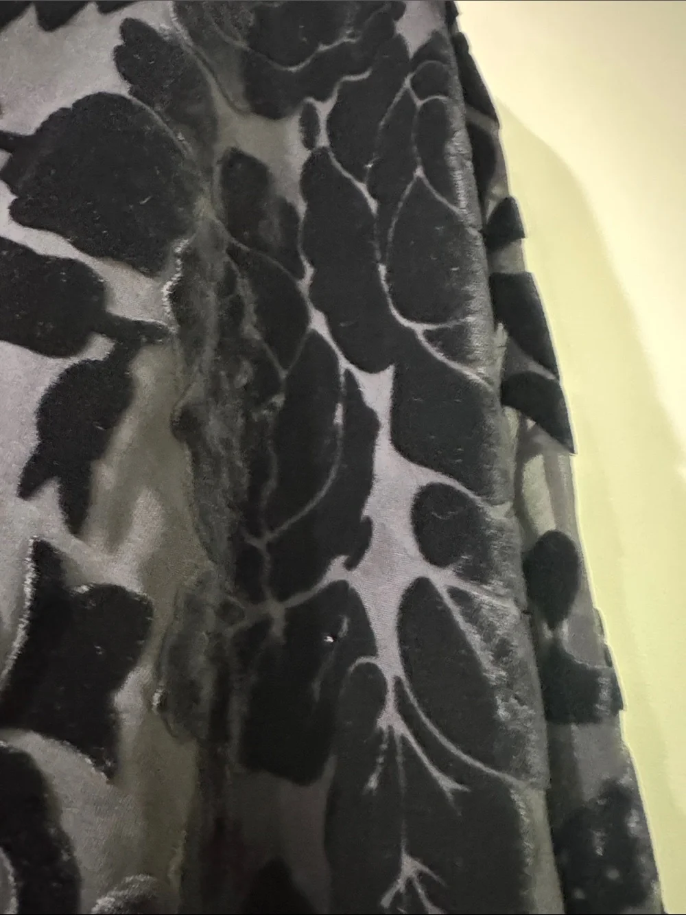 2xist Black velvet Floral Burnout Shawl with Fringe B15